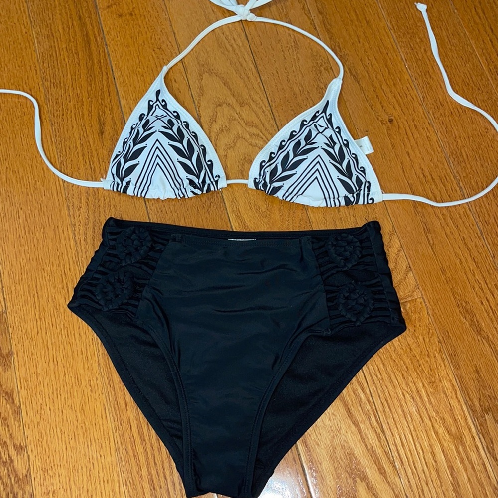 Two piece black and white bikini high wasted.